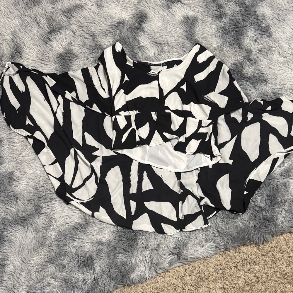 New York & Company Monochrome Abstract Blouse